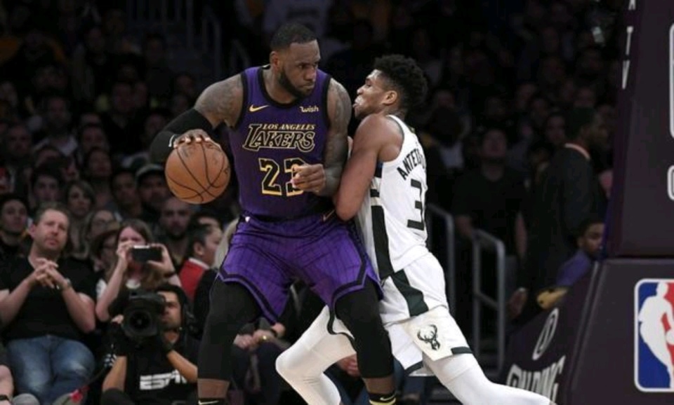 记者乔万, 八村塁等球, 结合三个首